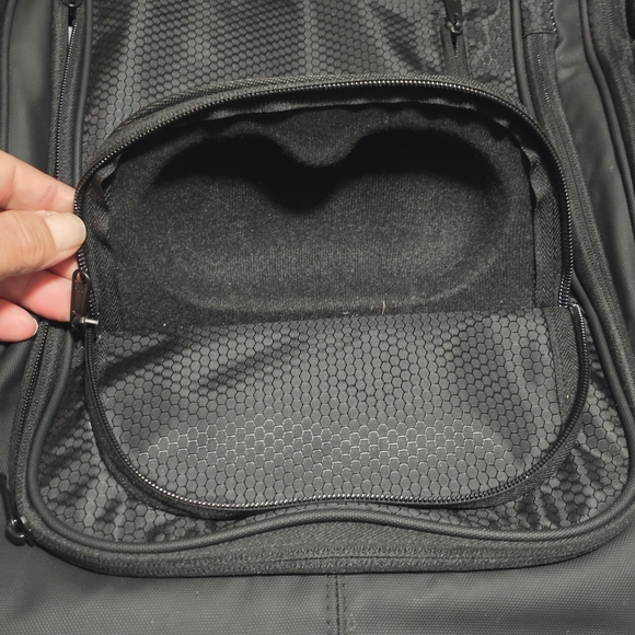 Hoopis XL Pickleball Backpack with Shoe Compartment, Fits 4/10 Paddles Pre-owned